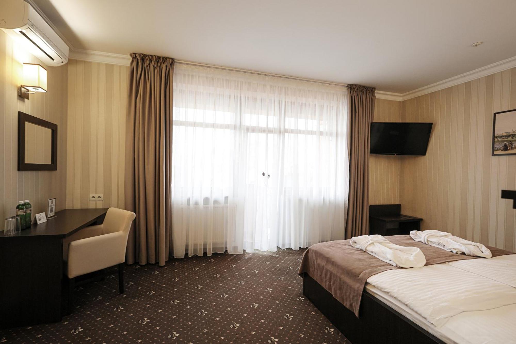 Hotel Ferdinand Mukaczewo Zewnętrze zdjęcie