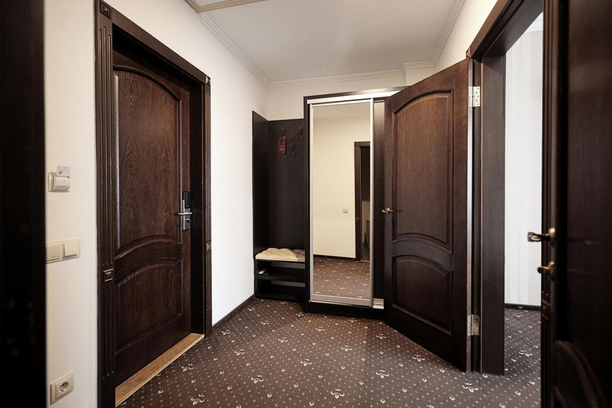 Hotel Ferdinand Mukaczewo Zewnętrze zdjęcie