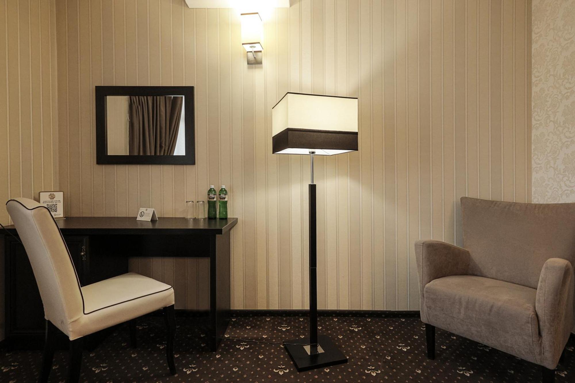 Hotel Ferdinand Mukaczewo Zewnętrze zdjęcie