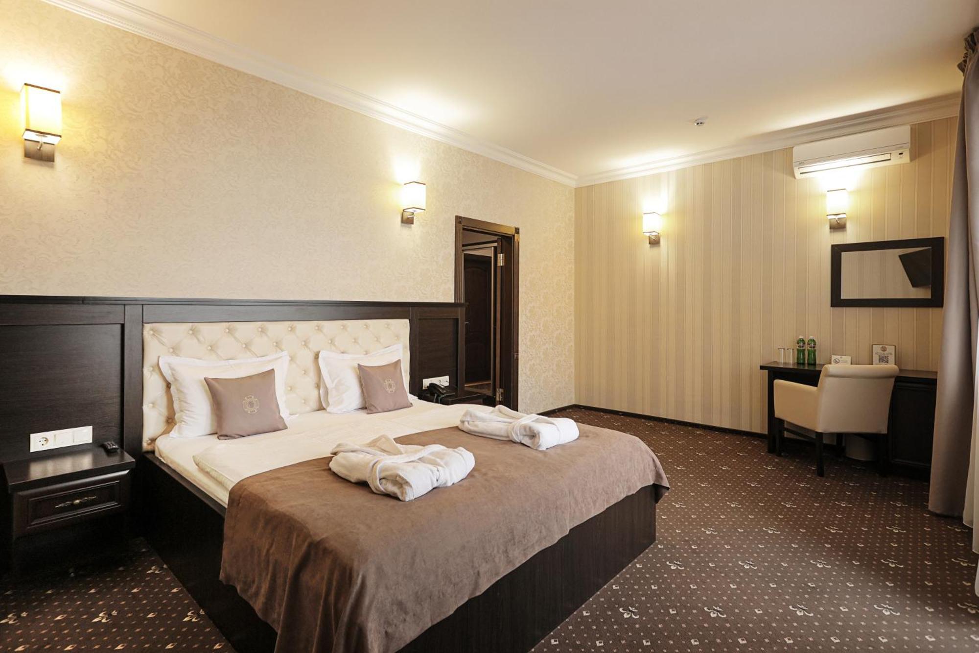 Hotel Ferdinand Mukaczewo Zewnętrze zdjęcie