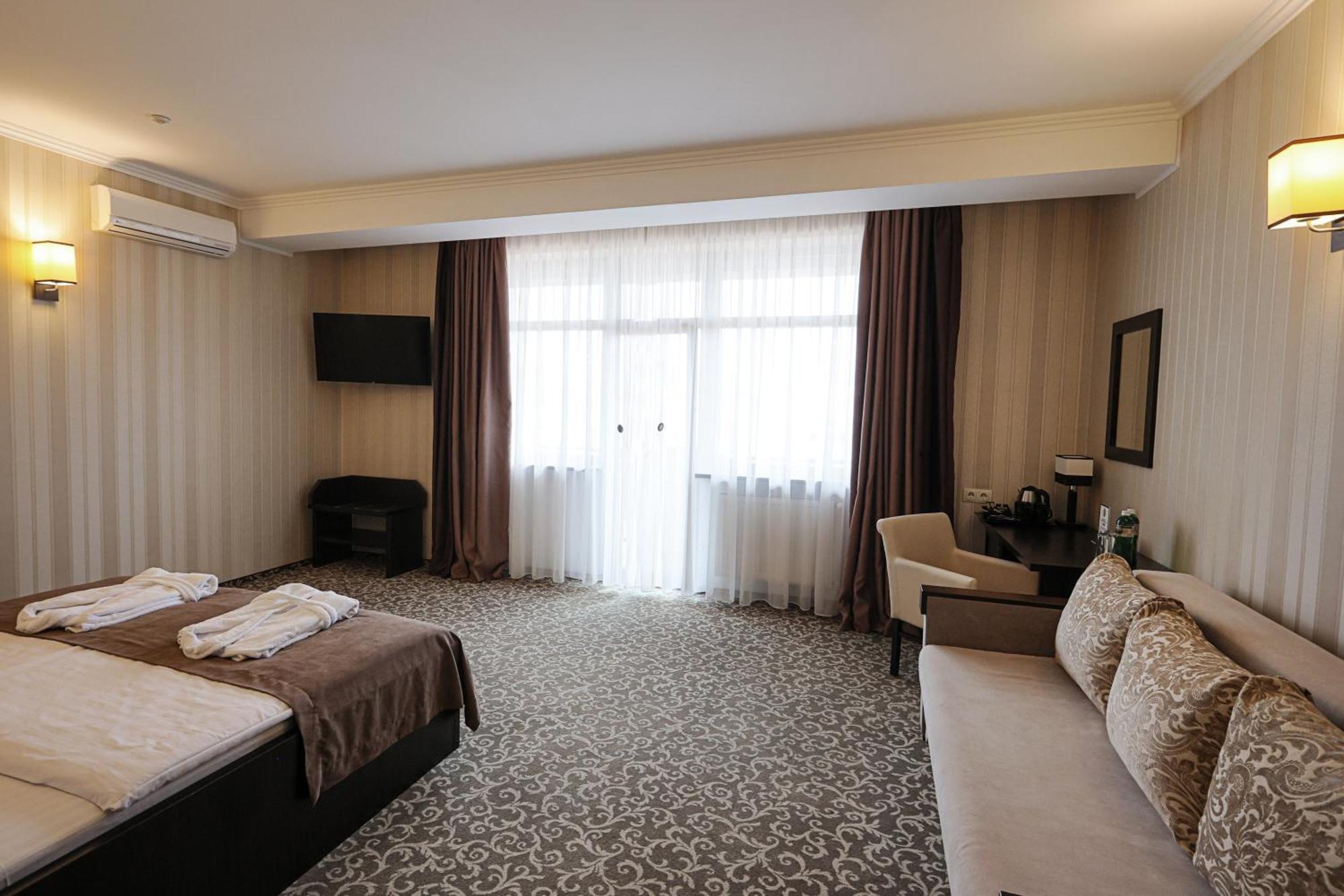 Hotel Ferdinand Mukaczewo Zewnętrze zdjęcie