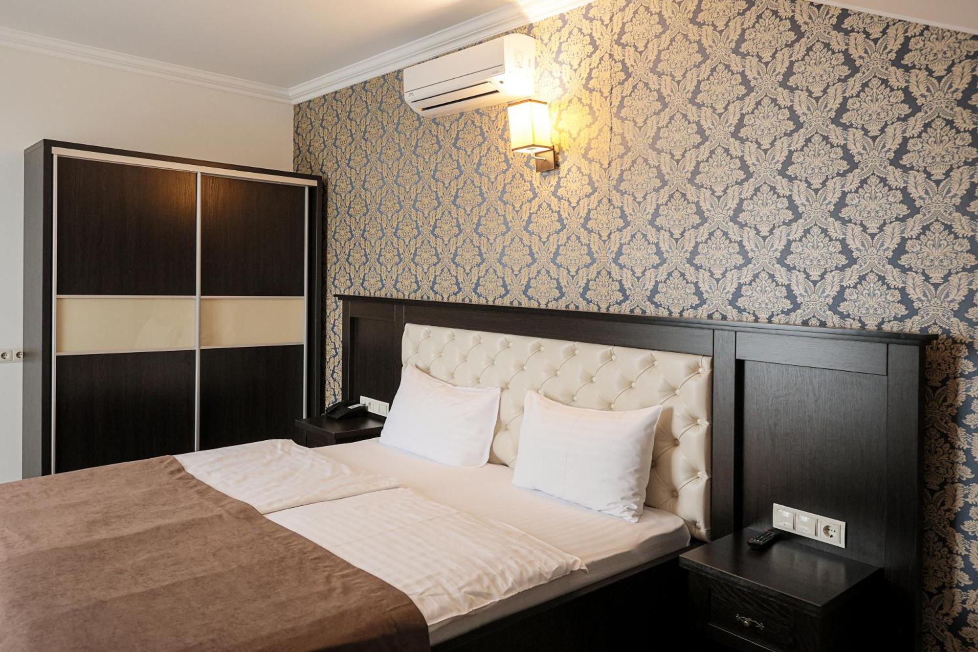 Hotel Ferdinand Mukaczewo Zewnętrze zdjęcie