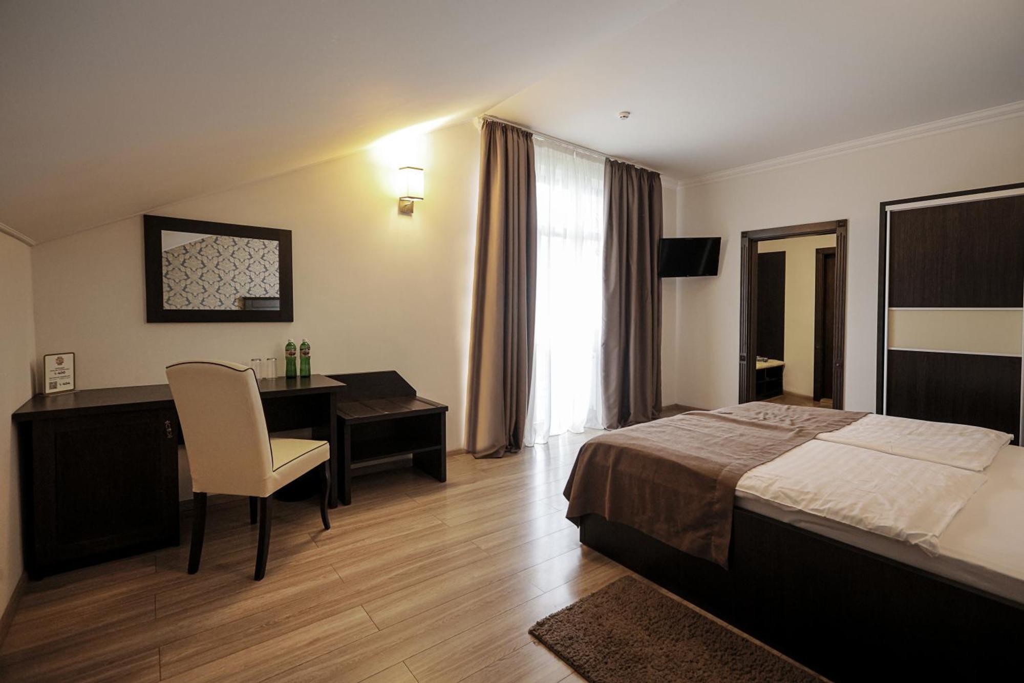 Hotel Ferdinand Mukaczewo Zewnętrze zdjęcie