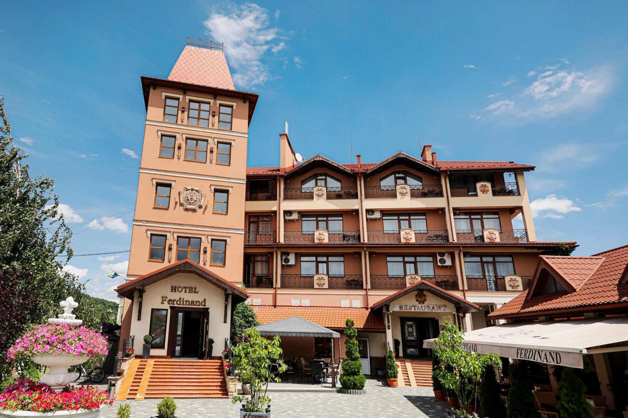 Hotel Ferdinand Mukaczewo Zewnętrze zdjęcie