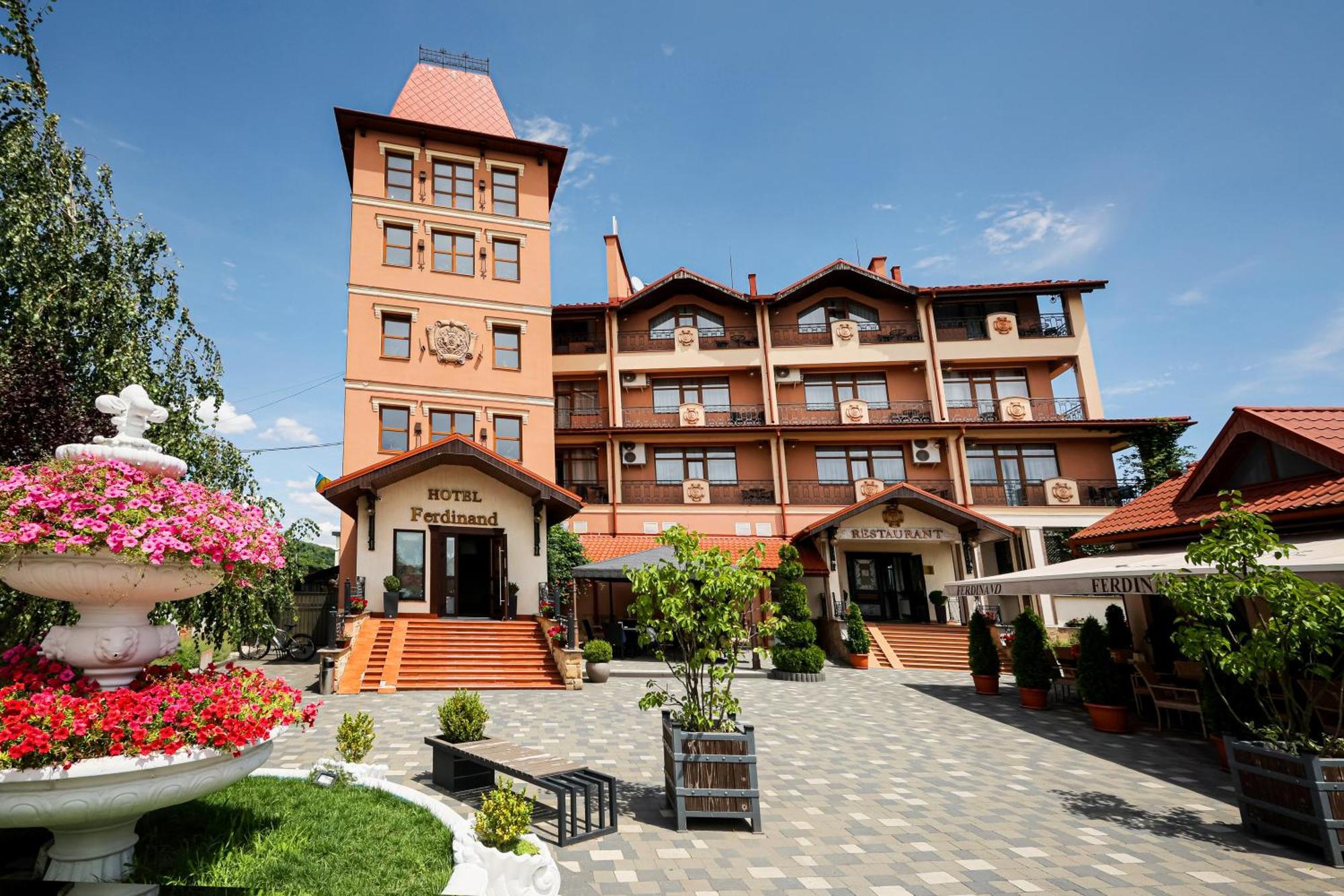 Hotel Ferdinand Mukaczewo Zewnętrze zdjęcie