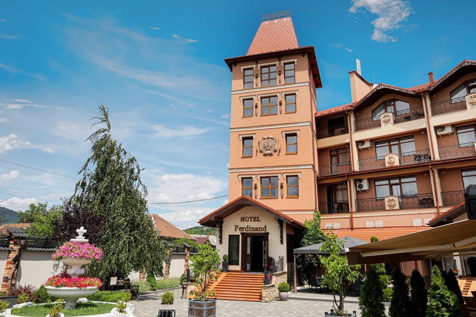 Hotel Ferdinand Mukaczewo Zewnętrze zdjęcie