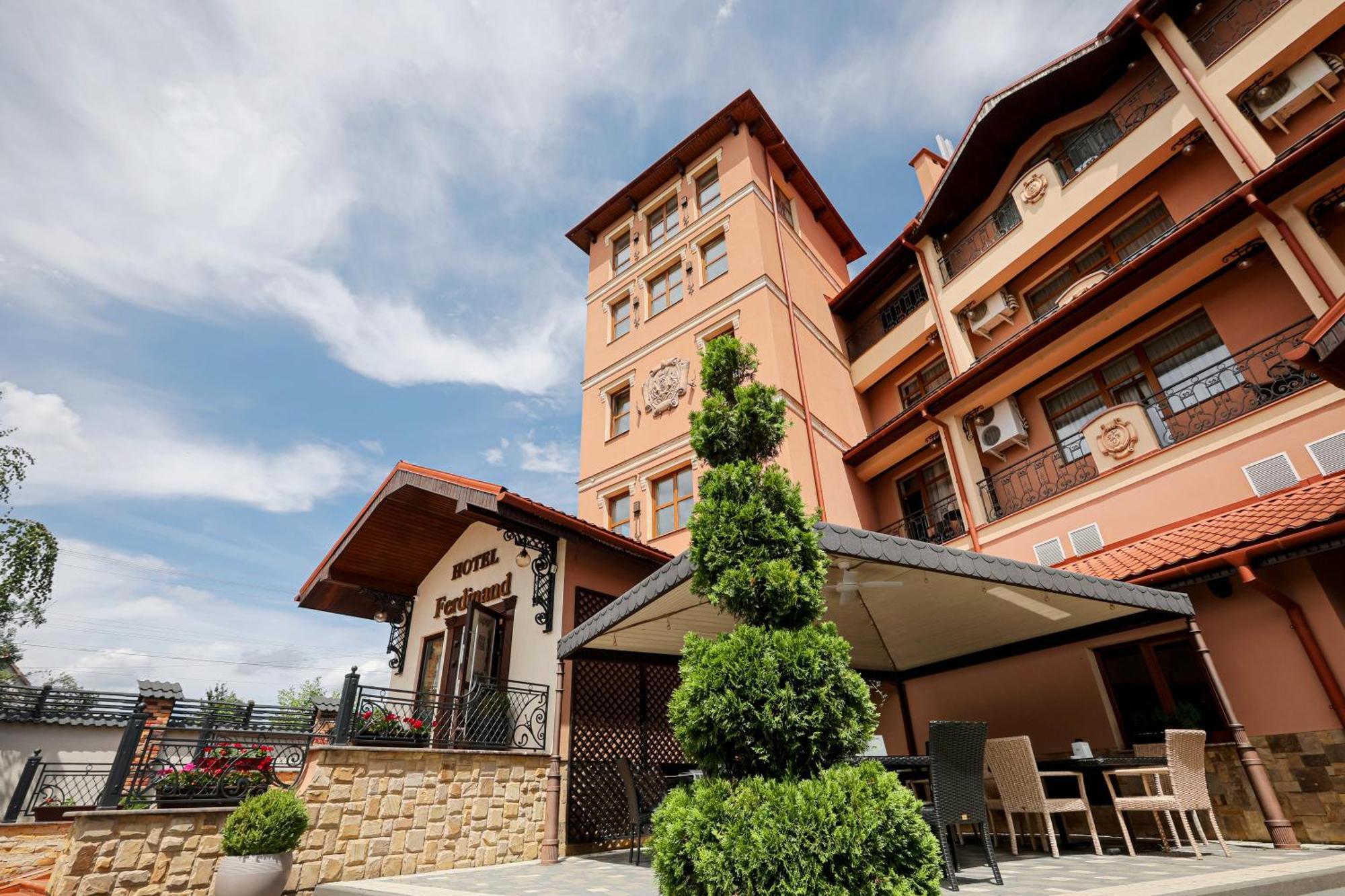 Hotel Ferdinand Mukaczewo Zewnętrze zdjęcie