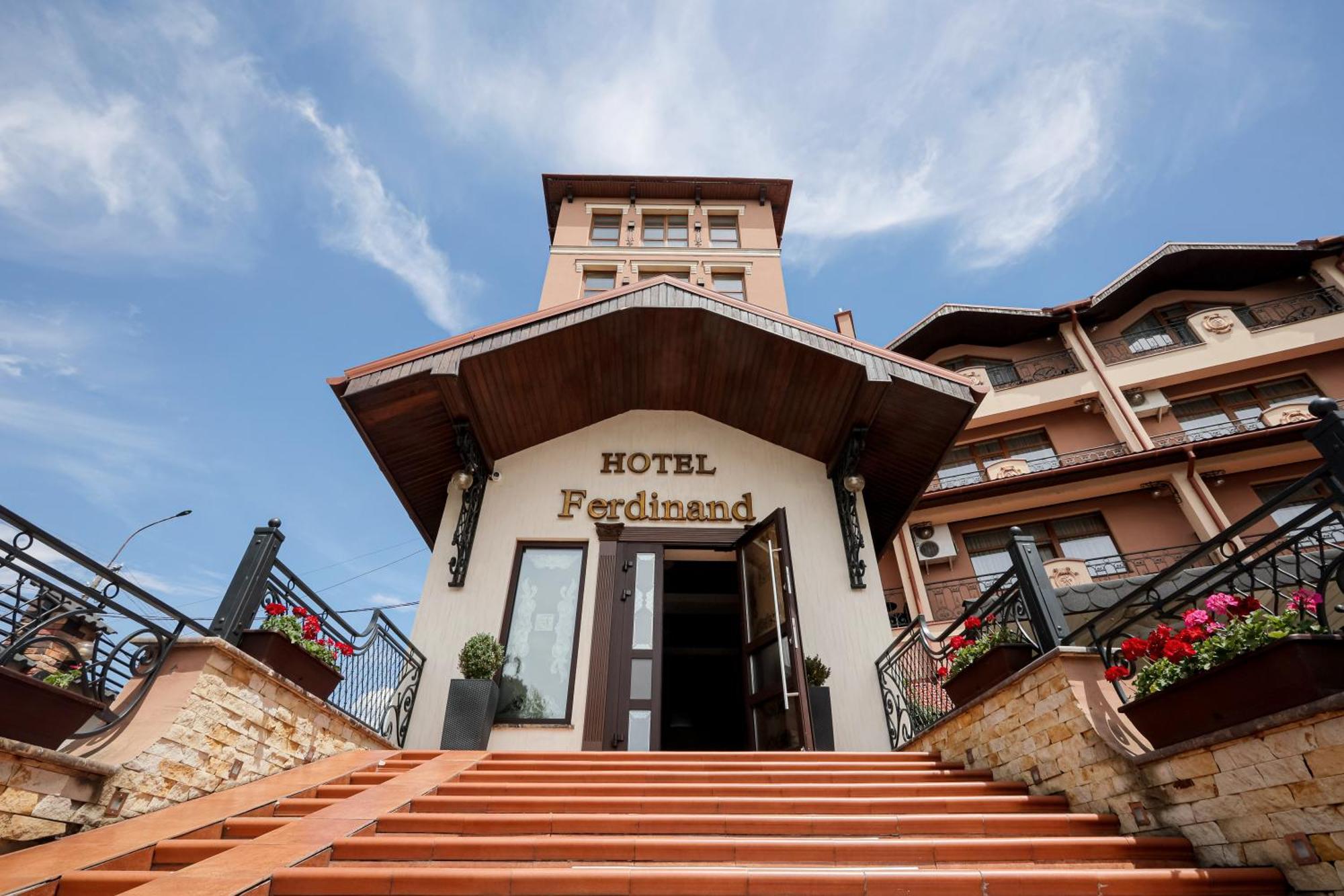 Hotel Ferdinand Mukaczewo Zewnętrze zdjęcie