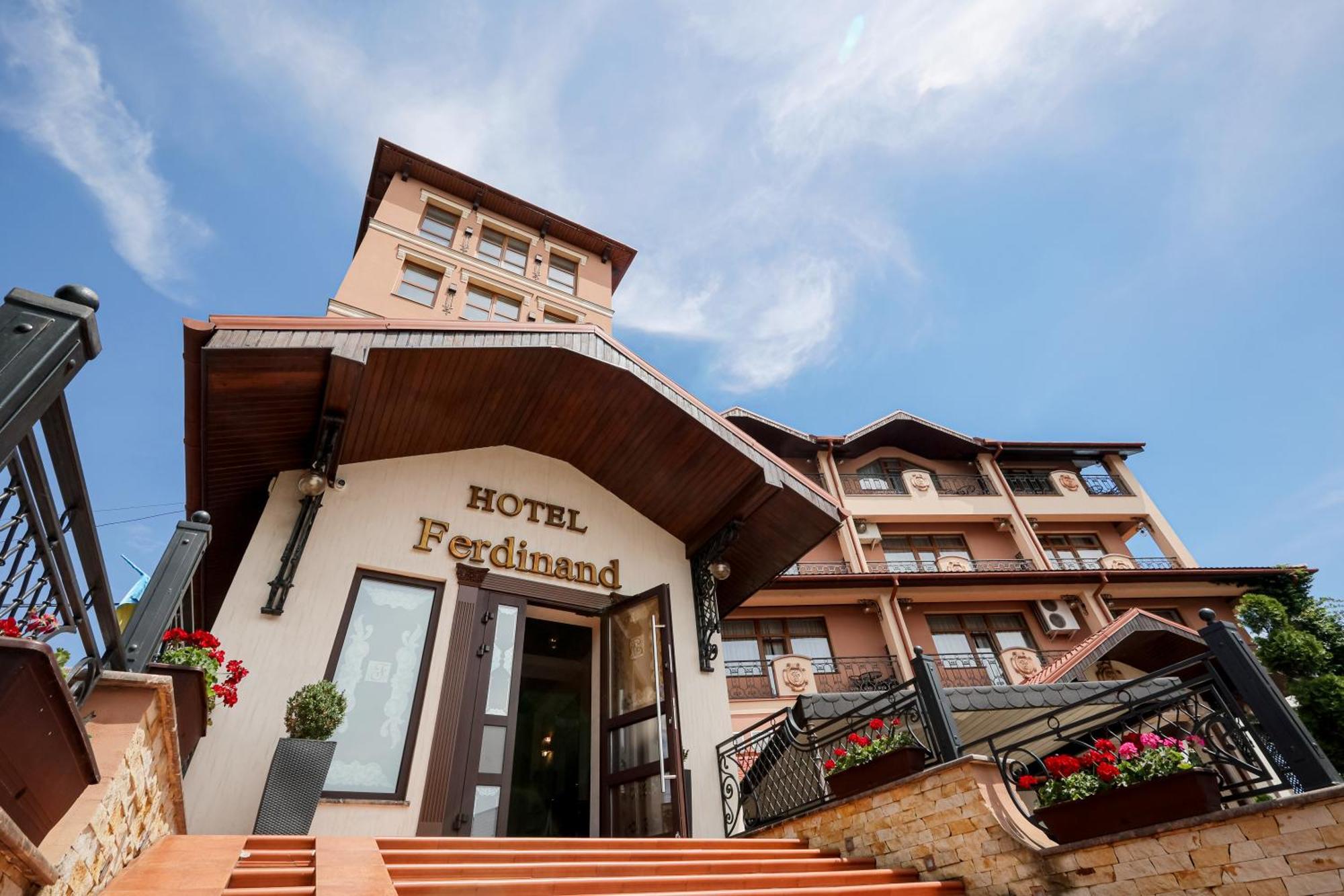 Hotel Ferdinand Mukaczewo Zewnętrze zdjęcie