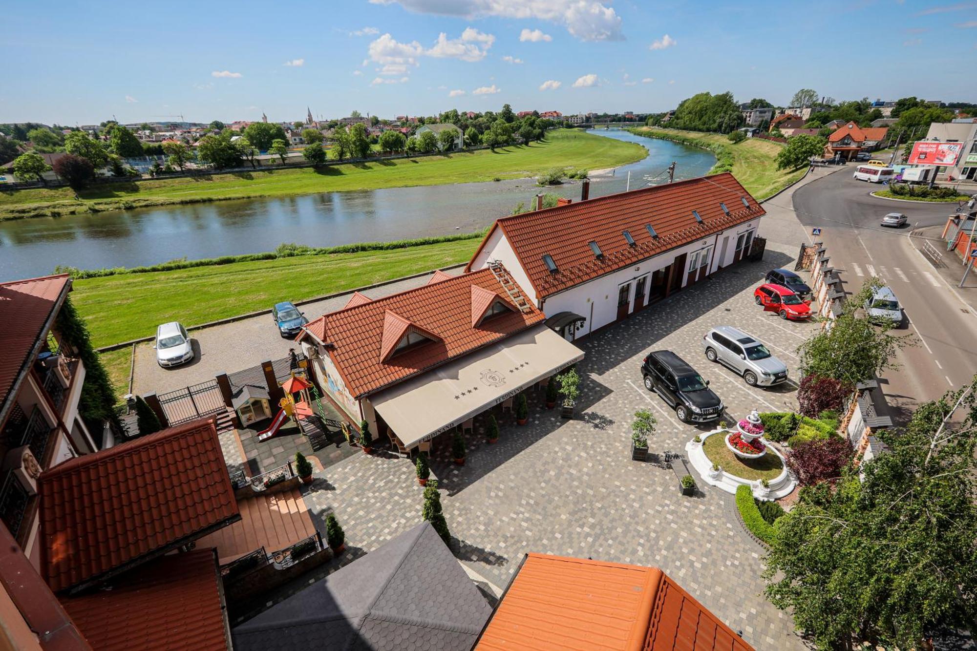 Hotel Ferdinand Mukaczewo Zewnętrze zdjęcie