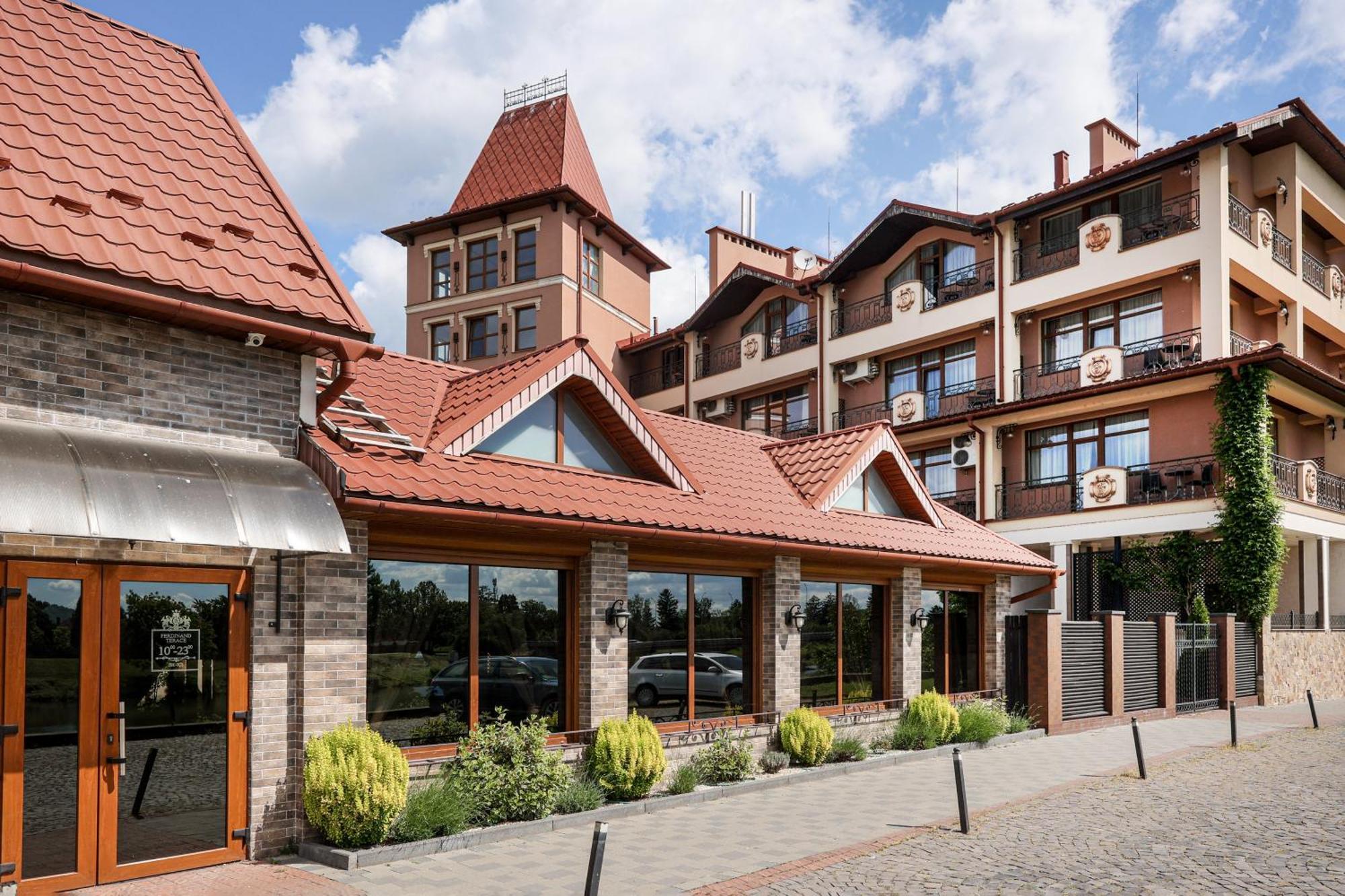 Hotel Ferdinand Mukaczewo Zewnętrze zdjęcie
