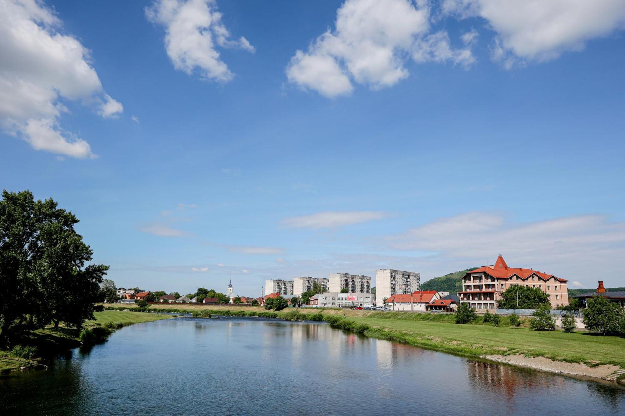 Hotel Ferdinand Mukaczewo Zewnętrze zdjęcie
